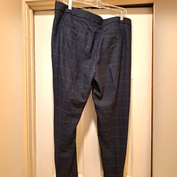 Banana Republic Pants.  2 Side Pockets. - Picture 1 of 9